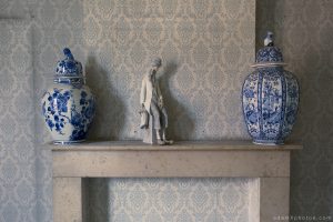 Villa Vital Adam X Urbex - mantlepiece vases statuette
