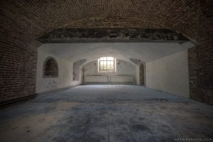 Adam X Chateau de la Chapelle urbex urban exploration belgium abandoned cellar basement brickwork