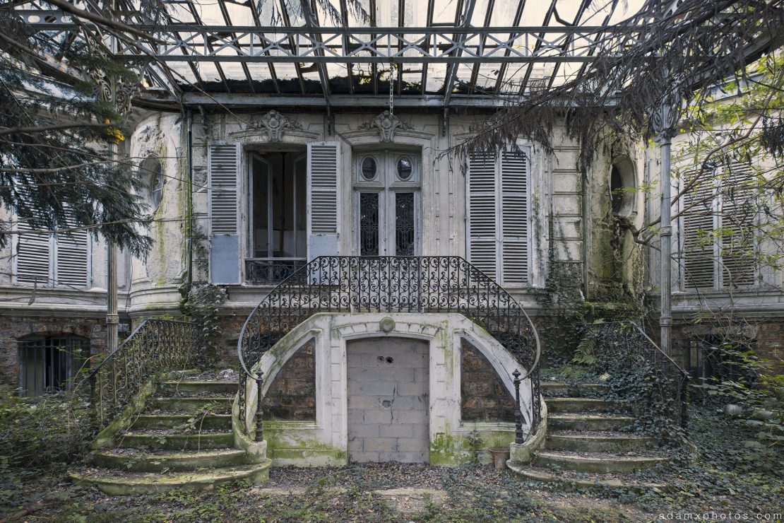 twin stairs canopy veranda outside exterior Chateau Verdure France Urbex Adam X Urban Exploration 2015 Abandoned decay lost forgotten derelict