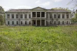 Neoclassical Palace exterior outside Szczyty Urbex Poland Adam X Urban Exploration Access 2016 Abandoned decay lost forgotten derelict location haunting eerie
