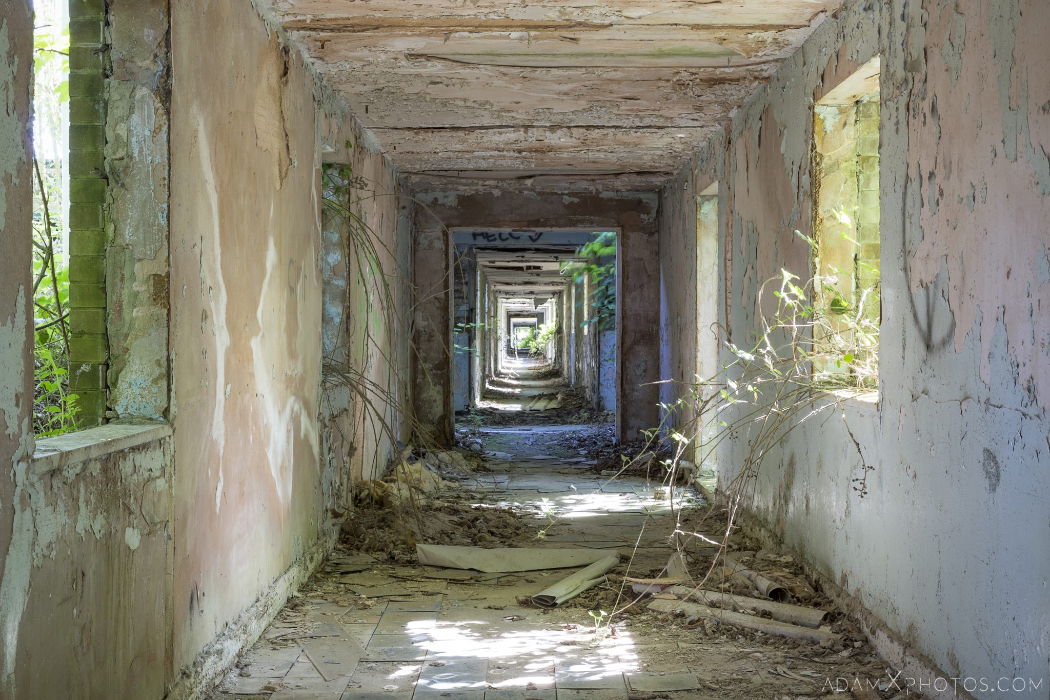 Corridor Nocton Hall RAF Hospital Lincolnshire Adam X Urbex Urban Exploration Access 2018 Abandoned decay lost forgotten derelict location creepy haunting eerie