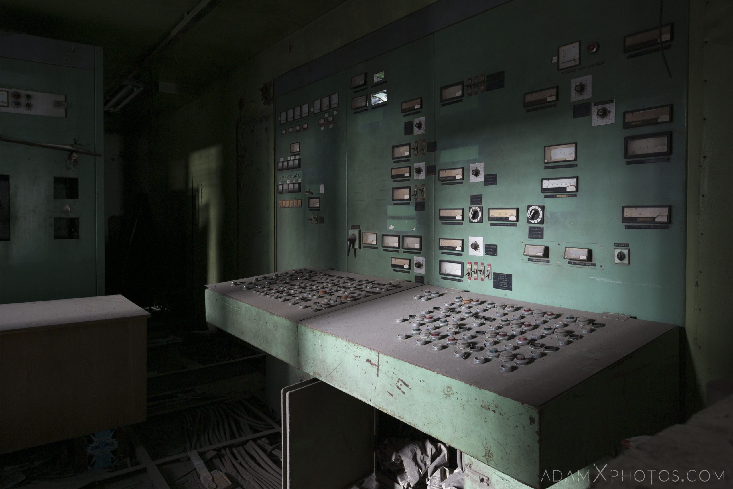 Green control panels industry industrial rusty rusting Bladerunner Blade Runner 2049 Powerplant Inota Shephard's Power Plant Hungary Adam X Urbex Urban Exploration Access 2018 Abandoned decay ruins lost forgotten derelict location creepy haunting eerie security